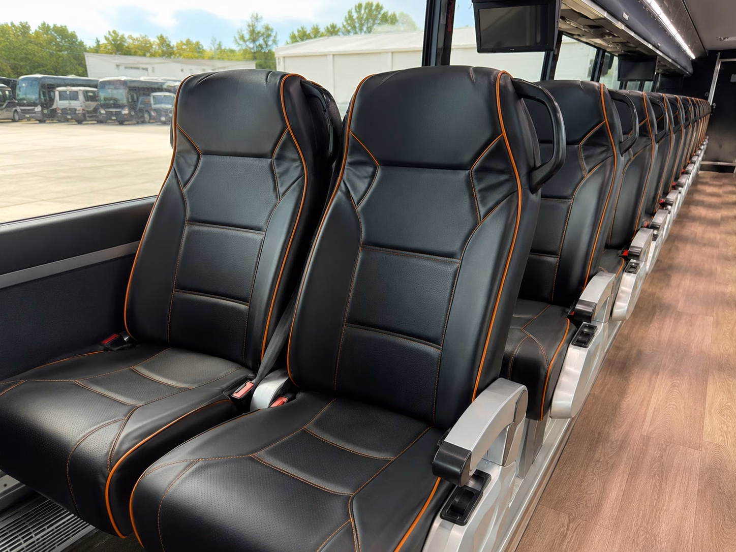 rogers razorbacks fan bus rentals to fayetteville and donald w reynolds razorback stadium