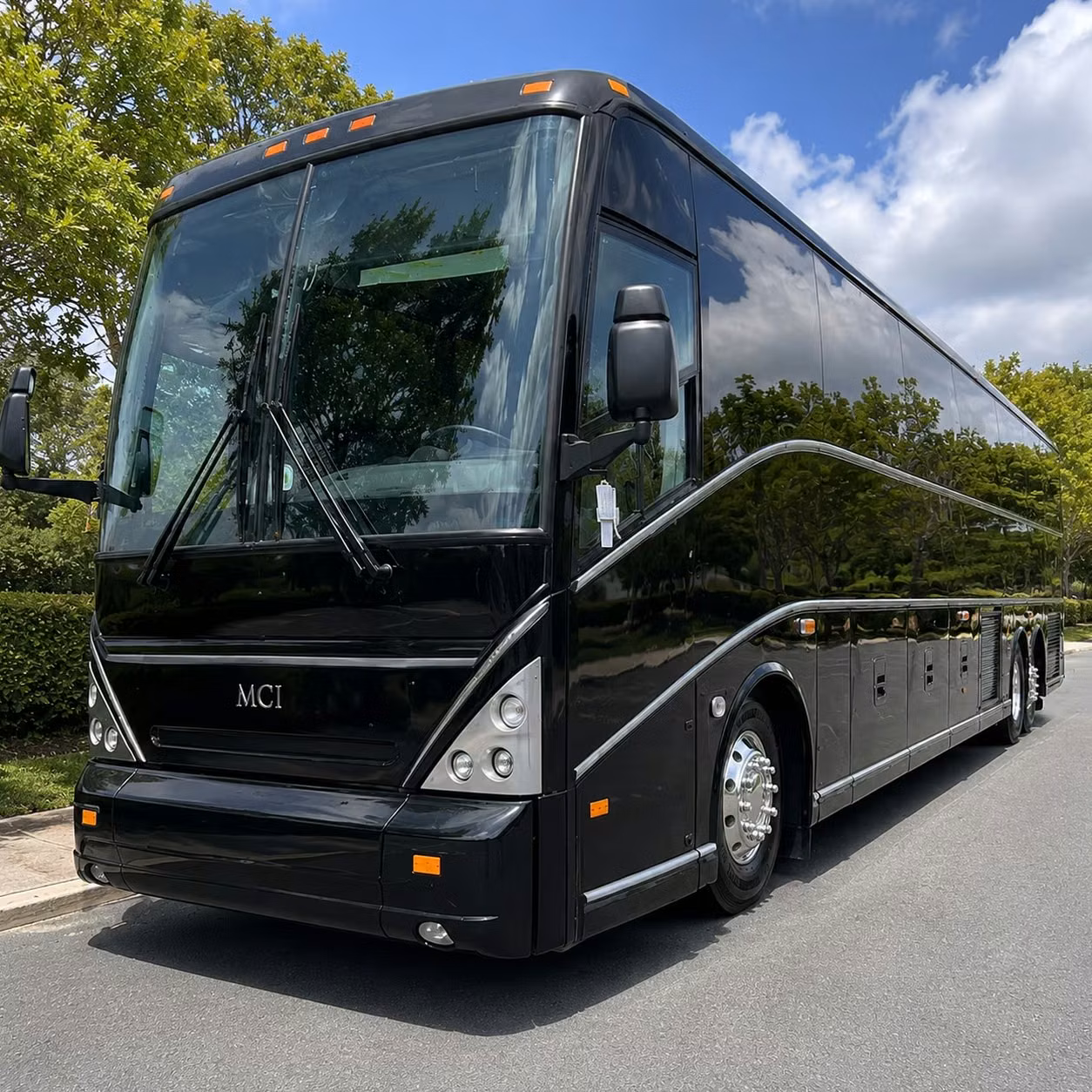rogerscharterbuscompany com connects you with corporate transportation for team building events and offsites near rogers