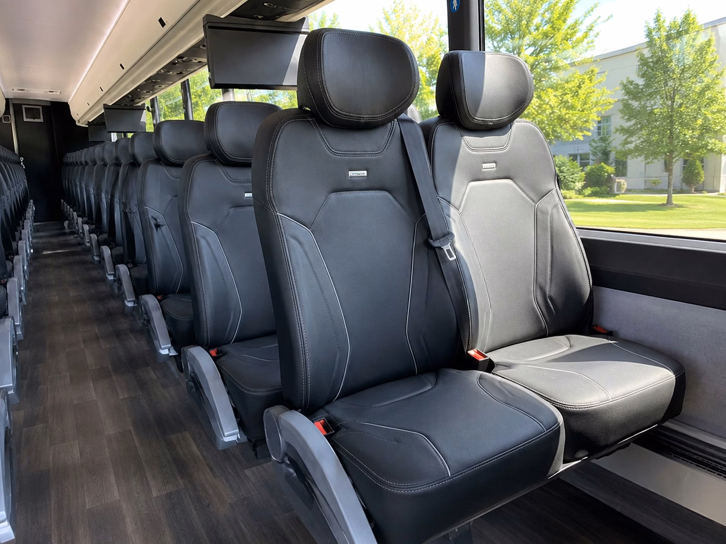 shuttle your guests between rogers hotels and ceremony venues without the hassle